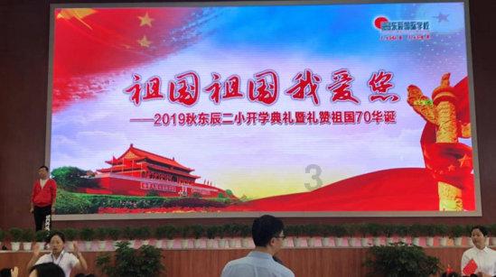 救援摄影师男孩